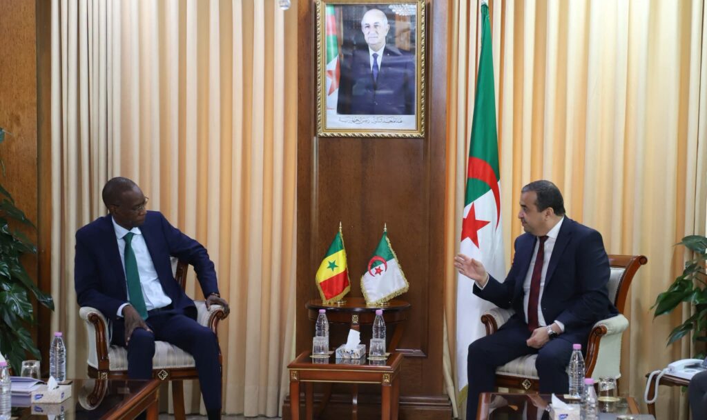 Sonatrach s'implante au Sénégal : découvrez les détails du partenariat stratégique signé à Alger entre Sonatrach et PETROSEN dans le pétrole et le gaz.