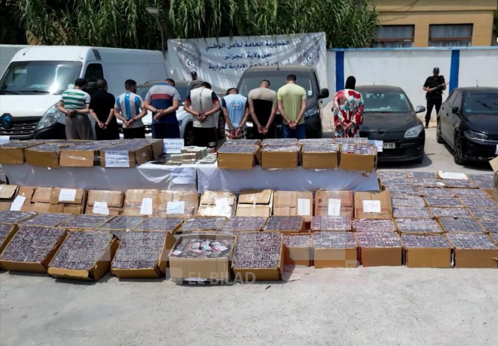 Alger : la Police frappe un coup magistral dans le milieu des psychotropes ! Exploit de la police d'Alger : plus de 2 millions de comprimés de Prégabaline saisis et 9 trafiquants arrêtés. Découvrez les coulisses de ce coup de filet !