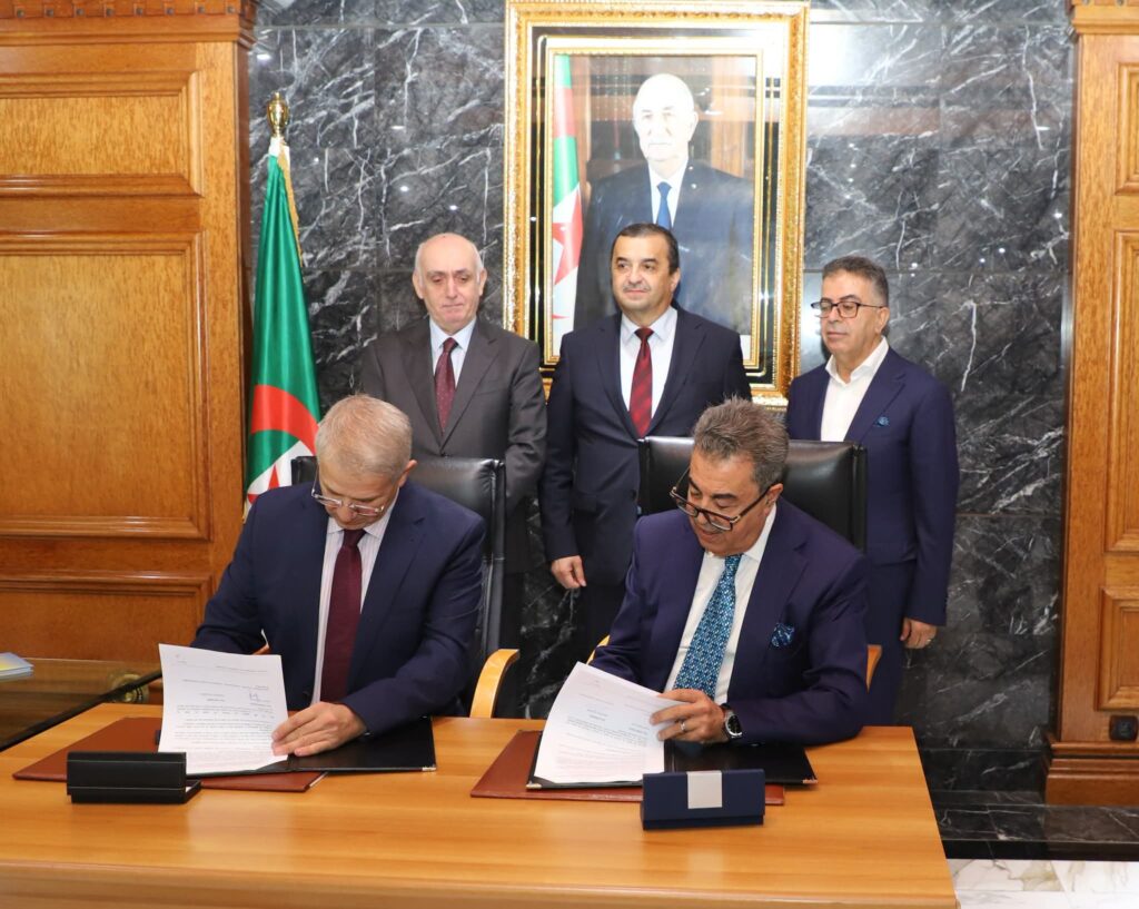 Souveraineté hydraulique : Sonatrach et le Groupe Souakri s’unissent pour fabriquer des membranes de dessalement en Algérie Sonatrach et le Groupe Souakri s'unissent pour fabriquer localement des membranes d'osmose inverse.