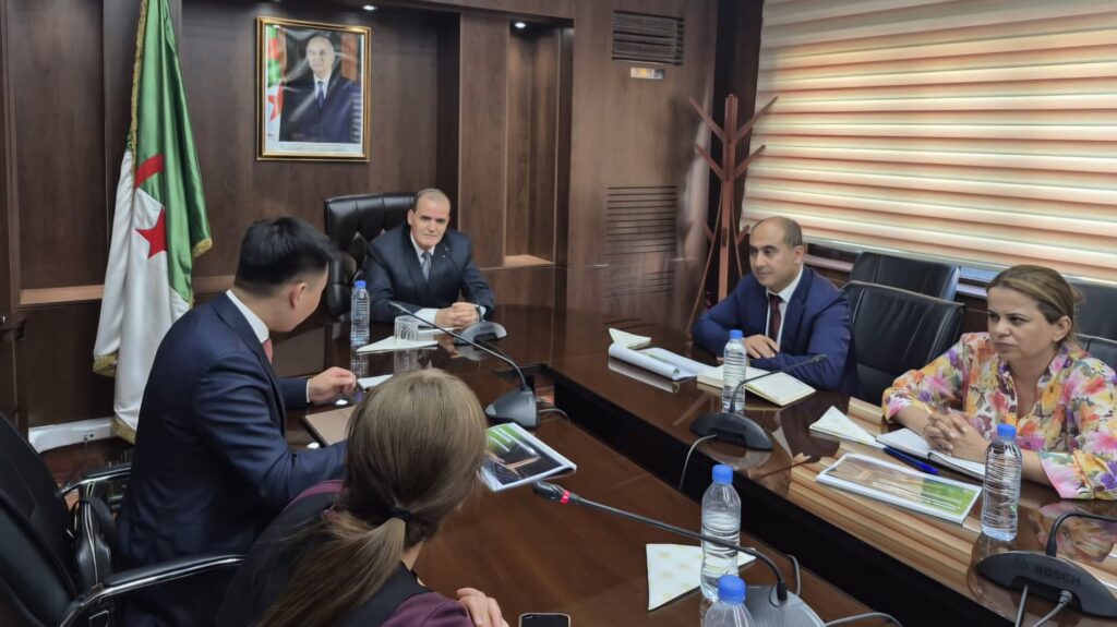 Découvrez comment l’Algérie booste son attractivité économique à travers les projets stratégiques de Baladna (agroalimentaire) et Huawei (numérisation).