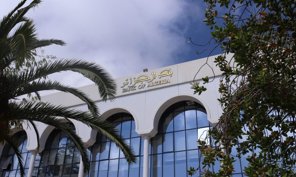 Inclusion financière en Algérie : la Banque d’Algérie somme les banques d’accélérer l’accès aux services bancaires La Banque d’Algérie somme les banques de simplifier l'accès aux services bancaires