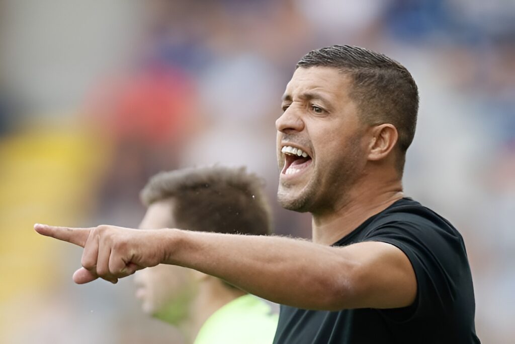 La nouvelle ère de Karim Belhocine à la JS Kabylie sera placée sous le signe de la discipline