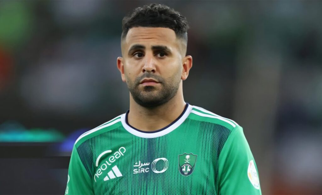 Al-Ahli : Le coup de poignard dans le dos de Mahrez ? L'aventure saoudienne de Riyad Mahrez semblerait prend fin de la manière la plus brutale qui soit.