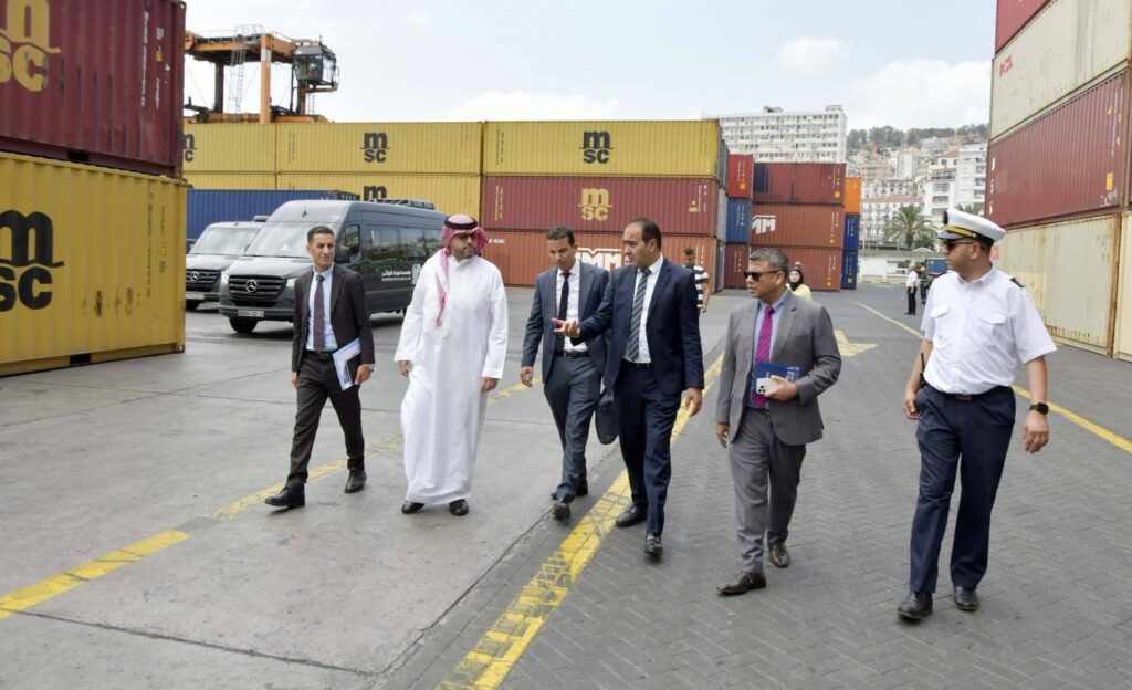 Modernisation portuaire en Algérie : Le géant saoudien RSGT en négociations exclusives à Alger L'Algérie s'allie au géant saoudien RSGT pour moderniser le Port d'Alger. Au programme : digitalisation, IA et transition vers un hub d'exportation.