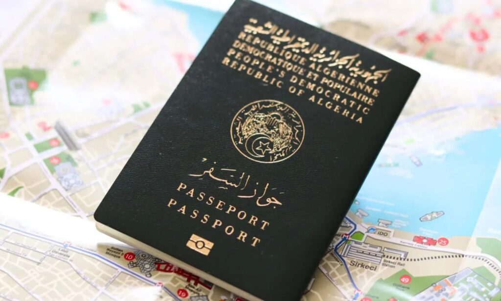 Classement Henley Passport Index 2026 : Quelle est la vraie puissance du passeport algérien ? Découvrez la position du passeport algérien au classement Henley Passport Index 2026. Nombre de pays sans visa, évolution sur 20 ans et comparaison au Maghreb.