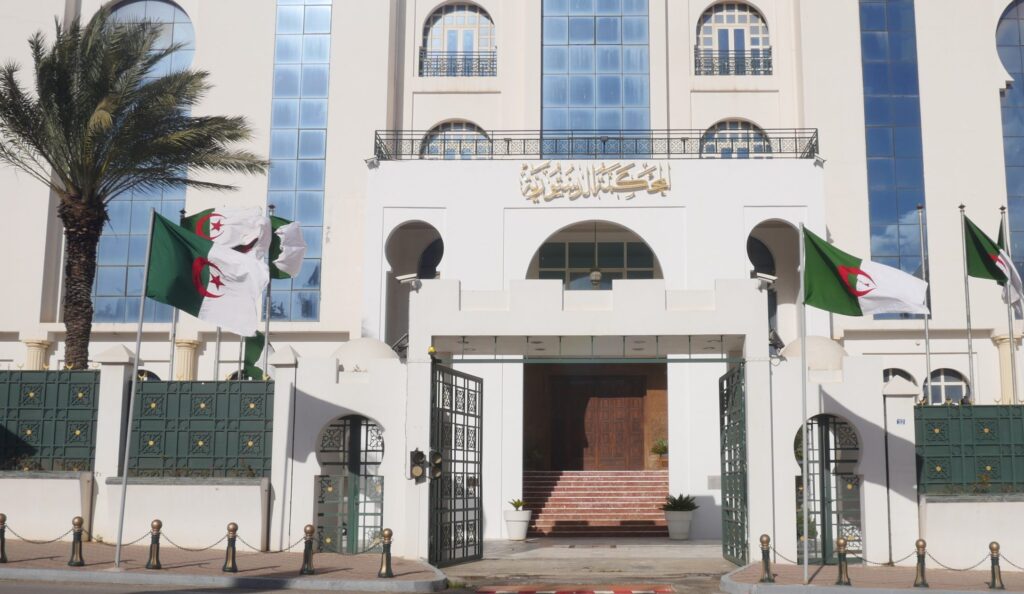 Législatives 2026 en Algérie : La Cour constitutionnelle valide les résultats sur fond de fraudes et d’annulations massives Législatives 2026 en Algérie : la Cour constitutionnelle annule des milliers de voix pour fraudes à Alger, Bouira et Djelfa. Découvrez les résultats APN.