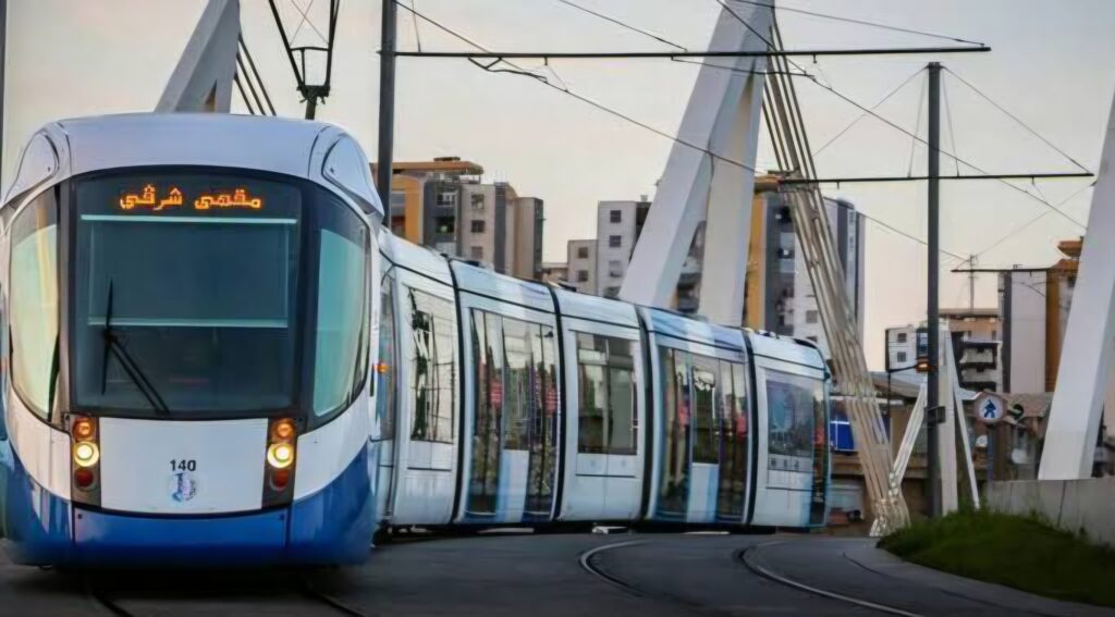 La Setram accélère sa transformation numérique en intégrant la plateforme nationale DZDS.DZ. Découvrez comment effectuer vos démarches de tramway en ligne et gagner du temps.