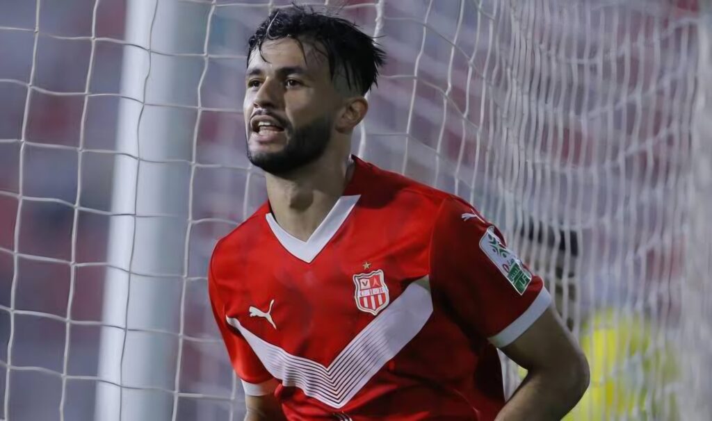 Mercato JSK : Ihab Belhocini débarque à la JS Kabylie ! Ihab Belhocini rejoint officiellement la JS Kabylie ! La JSK lève la clause libératoire de l'attaquant du CRB pour renforcer son attaque. Tous les détails.