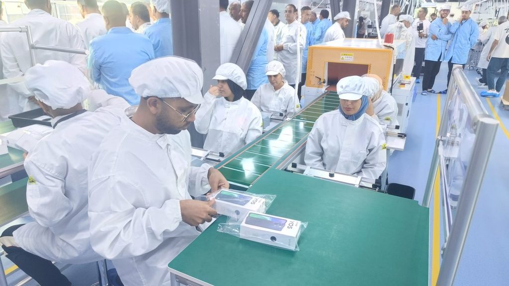À Oran, une nouvelle usine de smartphones entre officiellement en production — visuel 2