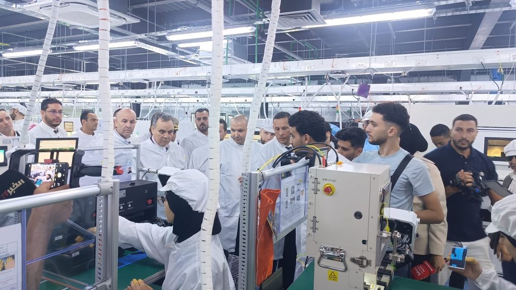 À Oran, une nouvelle usine de smartphones entre officiellement en production — visuel 4