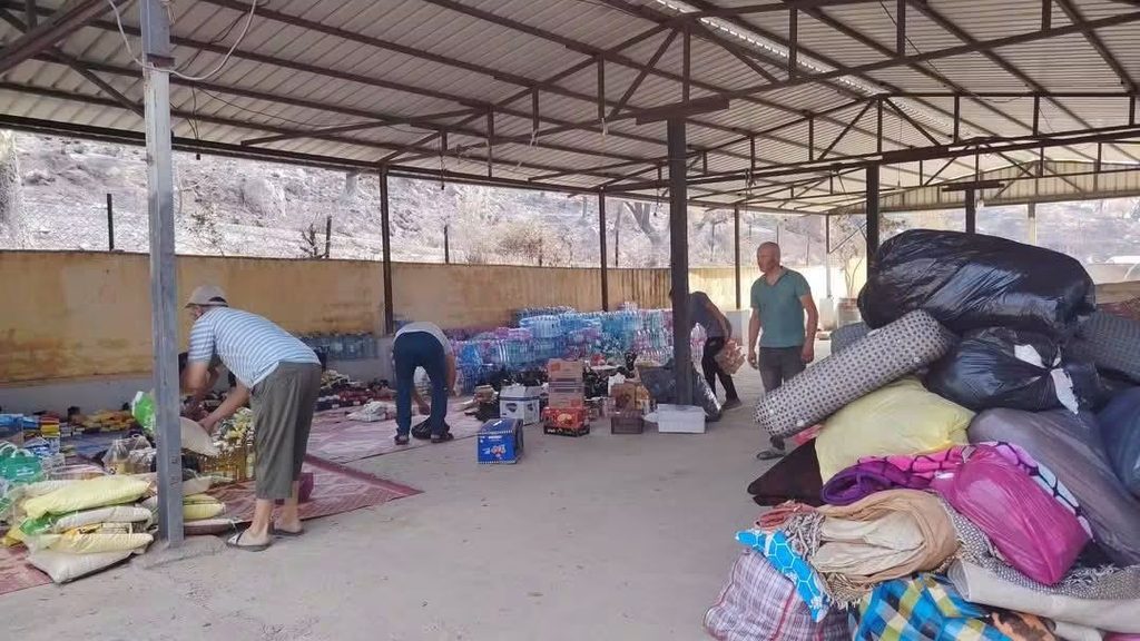 Incendies en Algérie : la solidarité nationale au secours des sinistrés, de Jijel à la Kabylie 4 1000167532