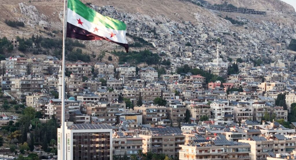 Condamnation ferme des frappes israéliennes en Syrie : l’Algérie et plusieurs pays arabes et musulmans montent au créneau L'Algérie et 11 pays arabes et musulmans condamnent fermement les frappes israéliennes contre l'aéroport militaire d'Abou Douhour en Syrie. Découvrez la déclaration conjointe dénonçant cette violation de la souveraineté syrienne.