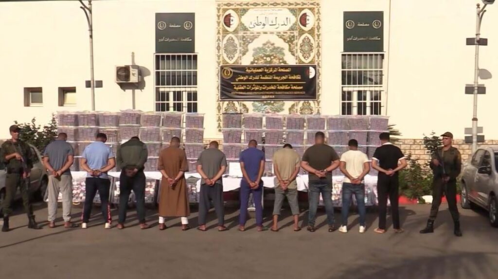 Démantèlement d'un réseau international de psychotropes par la Gendarmerie nationale : 1,8 million de comprimés de prégabaline "Saroukh", des armes et 14 suspects arrêtés.