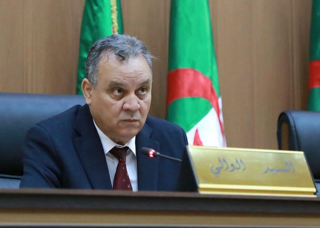 Face aux décharges sauvages, la wilaya d'Oran lance une vaste opération de propreté urbaine. Sanctions, limogeages et nouvelles mesures pour l'hygiène publique.