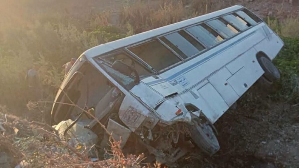 Drame routier à Constantine : un bus chute dans un ravin! À peine quelques jours après le drame de Boumerdès, un nouvel accident de bus à Constantine alourdit la série noire sur nos routes :