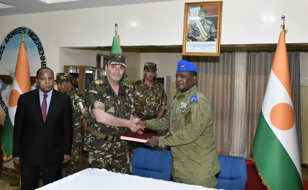 L'armée nigérienne a réceptionné quatre hélicoptères de combat (Mi-24V et Mi-171) offerts par l'Algérie pour renforcer la sécurité et la coopération régionale.