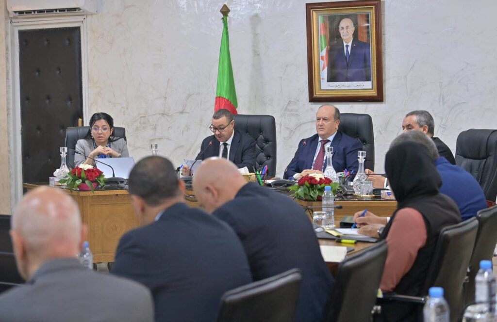 Rentrée sociale 2026-2027 : le Premier ministre Sifi Ghrieb fixe les priorités. Approvisionnement du marché, dépistage de l'autisme et infrastructures au programme.