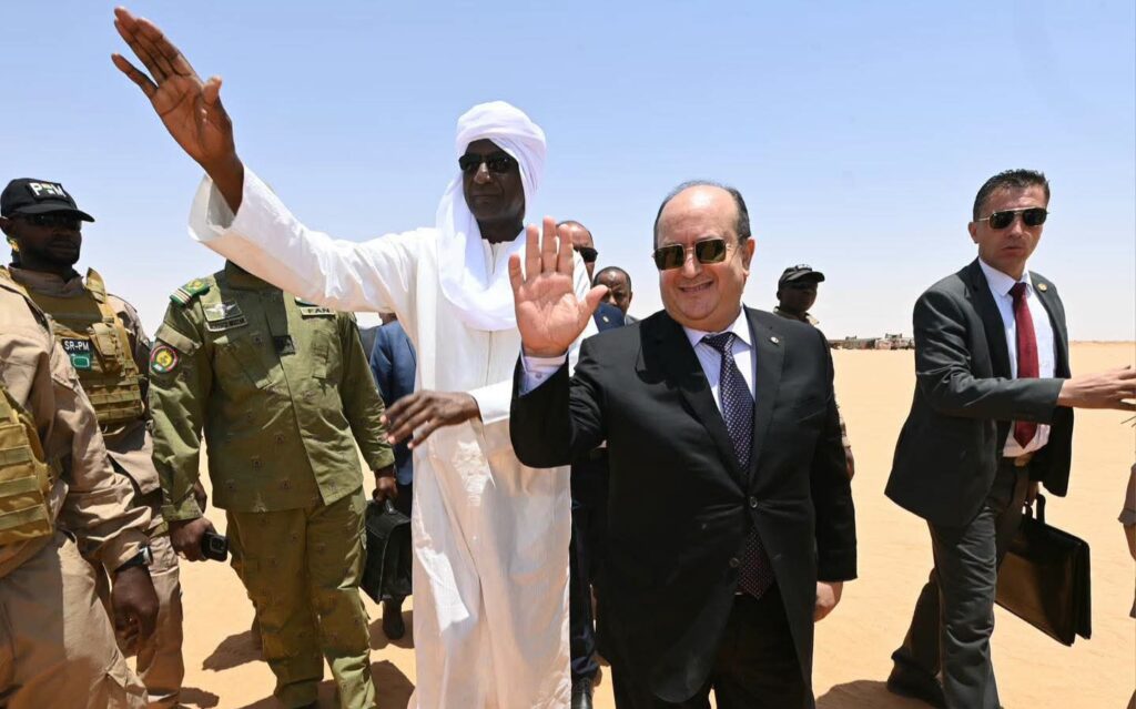 L'Algérie et le Niger lancent officiellement le forage du puits d'exploration pétrolière « Kafra Sud-Est 1 ». Découvrez les enjeux de ce projet stratégique pour Sonatrach et la coopération énergétique régionale.