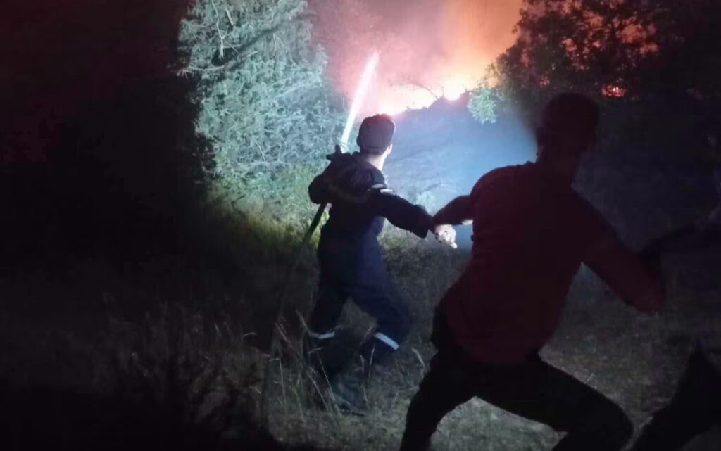 Incendies en Algérie : la Protection Civile sur le pont face à une recrudescence des feux dans l’Est Recrudescence des incendies en Algérie : 72 feux recensés dans l'Est du pays. Bilan de la Protection Civile, évacuations à Jijel et point sur la situation.