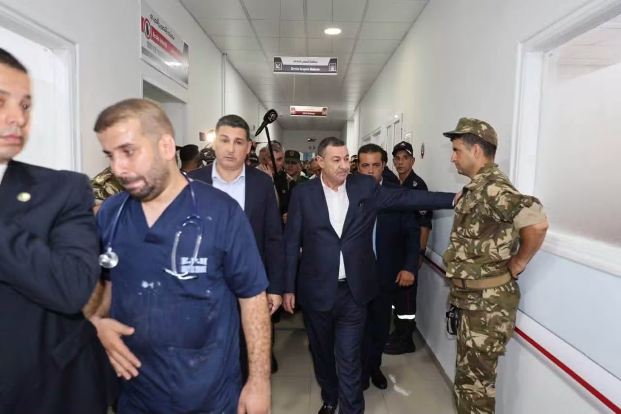 Incendies en Algérie : Sayoud au chevet des victimes à Béjaïa après un bilan dramatique