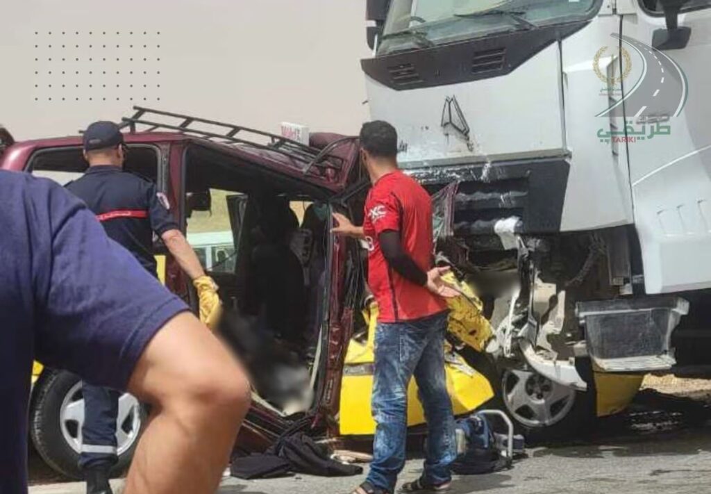 Tragédie routière à Tiaret (RN 23) : 6 morts et 2 blessés graves dans une violente collision entre un transport collectif et un poids lourd à Sougueur.