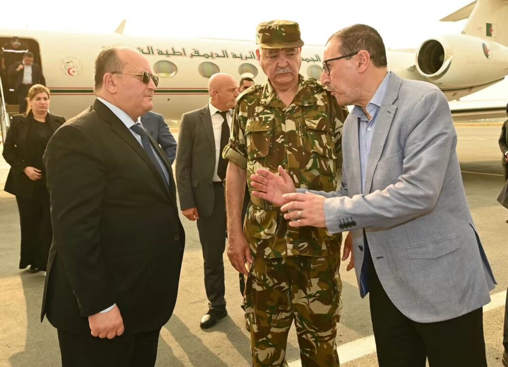 Incendies à Jijel : le Premier ministre Sifi Ghrieb se rend sur le terrain pour superviser les secours et la prise en charge immédiate des victimes