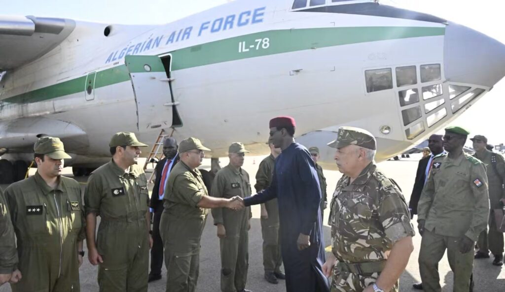 Face aux tentatives de déstabilisation à Niamey, l'Algérie envoie 4 avions de combat Soukhoï Su-30 et un ravitailleur au Niger en soutien militaire