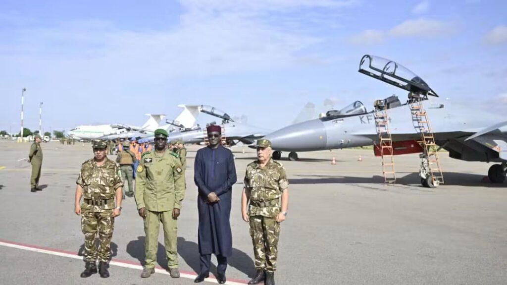 L'Algérie renforce la sécurité du Niger en déployant 4 avions de chasse Soukhoï Su-30 à Niamey suite aux récentes tentatives de déstabilisation dans le pays.