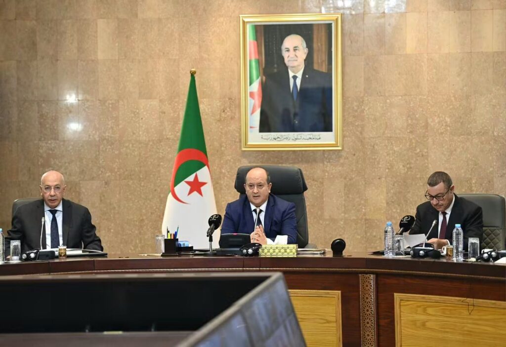 Algérie : Le gouvernement sur le pied de guerre pour indemniser « jusqu’au dernier clou » les sinistrés Incendies en Algérie : Le gouvernement accélère l'indemnisation des sinistrés. Réseaux rétablis, aide intégrale et fin des démarches avant le 15 septembre.