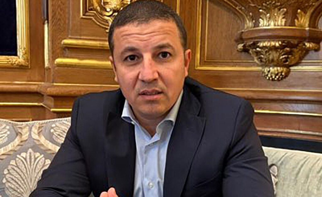 L'APS accuse TF1 et France Télévisions de préparer une campagne hostile contre l'Algérie pour défendre le fugitif Ayoub Aïssiou.