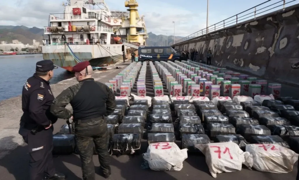 ​Démantèlement d'un réseau international de 21 tonnes de cocaïne entre l'Équateur et l'Espagne. Découvrez le rôle clé de Dubaï et du blanchiment dans l'affaire.