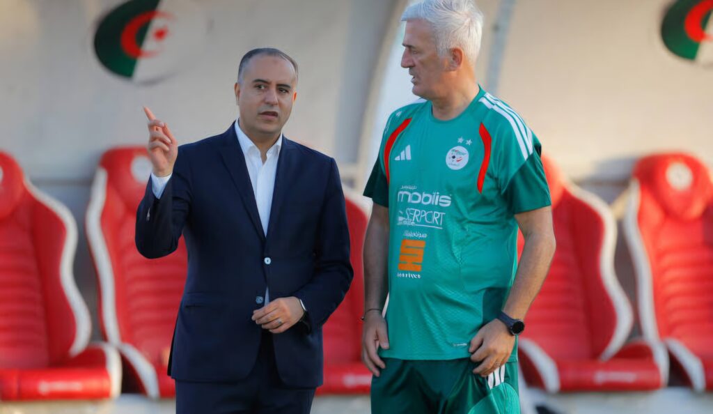 Après le départ de Vladimir Petkovic de l'équipe d'Algérie, Nabil Djellit tacle l'ex-sélectionneur des Verts et critique la FAF. Découvrez ses révélations.