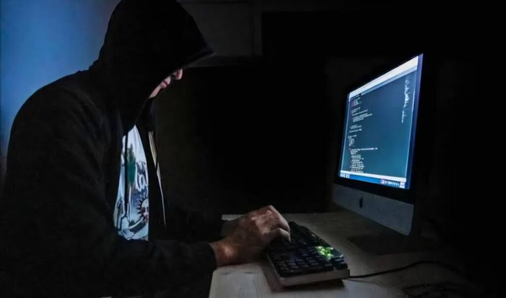 Menacé par le groupe de hackers JabaROOT, le Makhzen fait face à une fuite massive : 70 000 agents du renseignement marocain et personnalités clés visés.