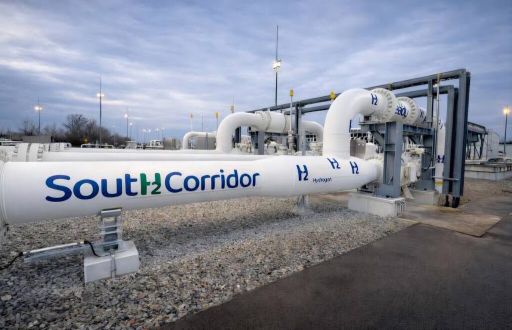 Alger accueille le sommet mondial du SoutH2Corridor : un projet clé pour acheminer 4 millions de tonnes d'hydrogène vert d'Algérie vers l'Europe. Décryptage.