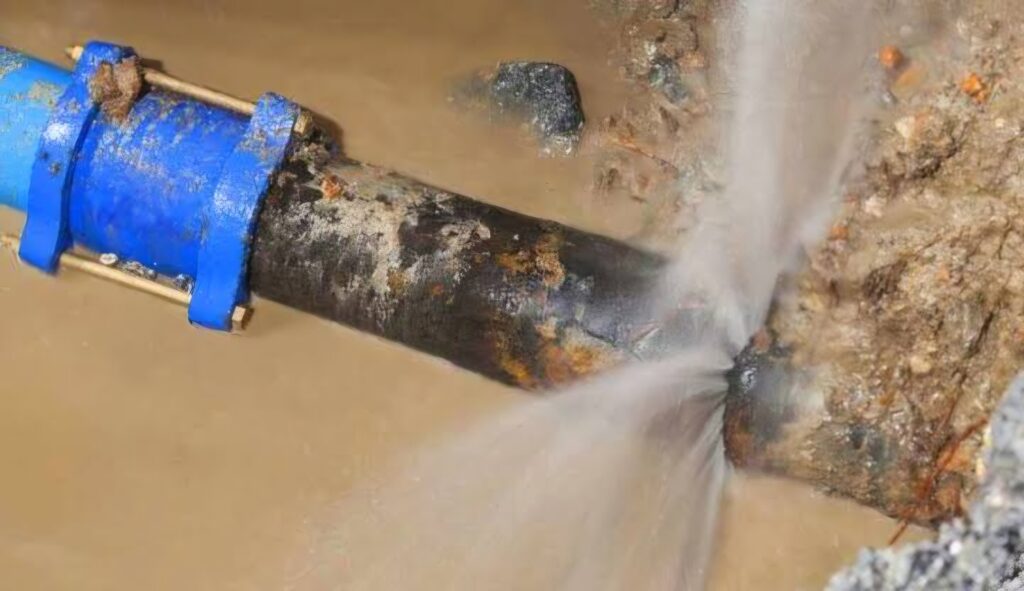 Algérie : Vers l’activation de la Police de l’eau pour préserver les ressources hydrauliques Face au stress hydrique en Algérie, l'ONEC appelle à l'activation de la Police de l'eau. Objectif : lutter contre le gaspillage et protéger le réseau.