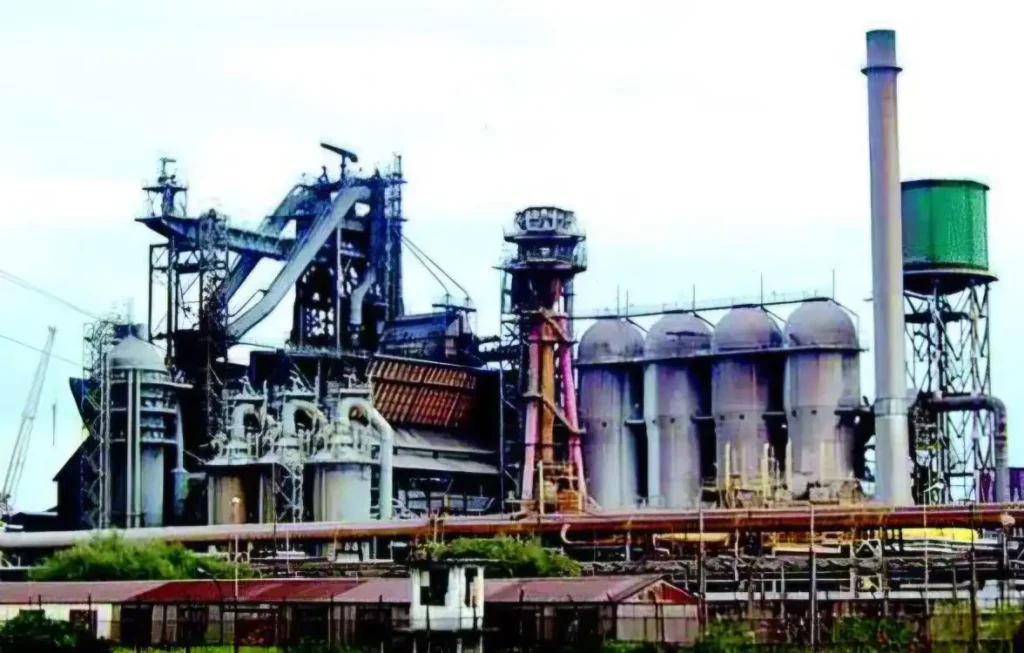 L'Algérie lance la modernisation du complexe d'El Hadjar avec le géant chinois Baowu Steel. Focus sur l'acier vert, l'hydrogène et la souveraineté industrielle.
