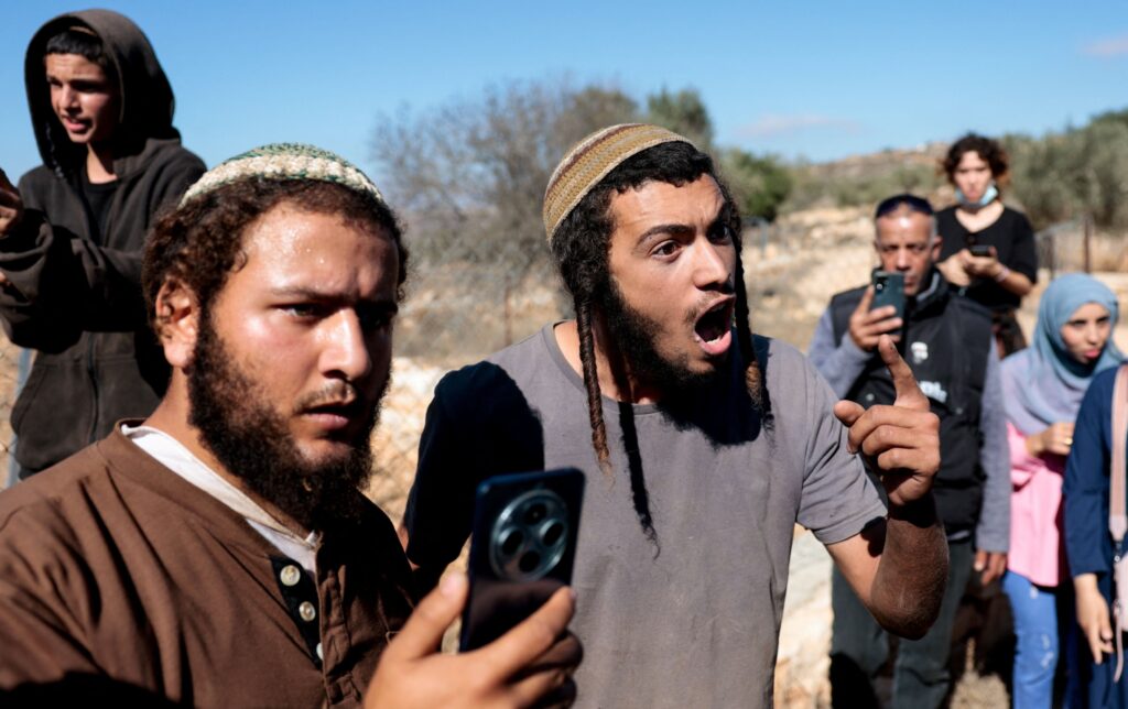 Face à la crise en Cisjordanie, 12 pays annoncent des sanctions commerciales contre les colonies israéliennes pour préserver la solution à deux États.