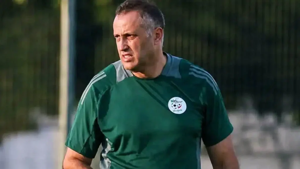 Algérie : Brahim Hemdani s’apprêter à « dépoussiérer » les Verts ! Brahim Hemdani prend les commandes de l’équipe d’Algérie avec un staff entièrement local et des ambitions calairement affichées.