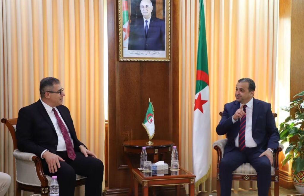 KBR renforce sa présence en Algérie. Découvrez les détails du partenariat stratégique avec Sonatrach dans l'ingénierie, le gaz et la pétrochimie.