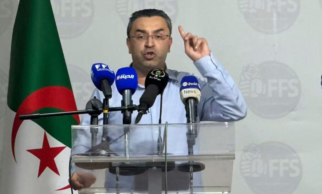 Incendies en Algérie : le FFS rejette le retour de la peine de mort annoncé par le gouvernement et dénonce le manque de prévention face aux catastrophes.
