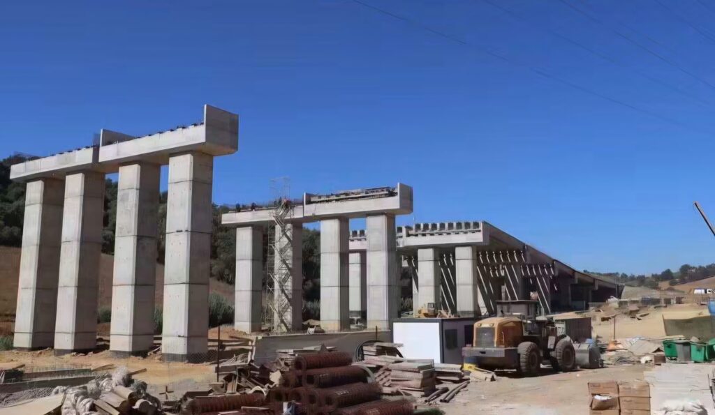 Trafic routier à Alger : Nouveaux méga-projets routiers pour faire respirer la capitale Face aux embouteillages, Alger accélère. Nouvelle route côtière, viaducs, axe 5 Juillet-Khraïcia : découvrez les méga-projets pour faire respirer la capitale.