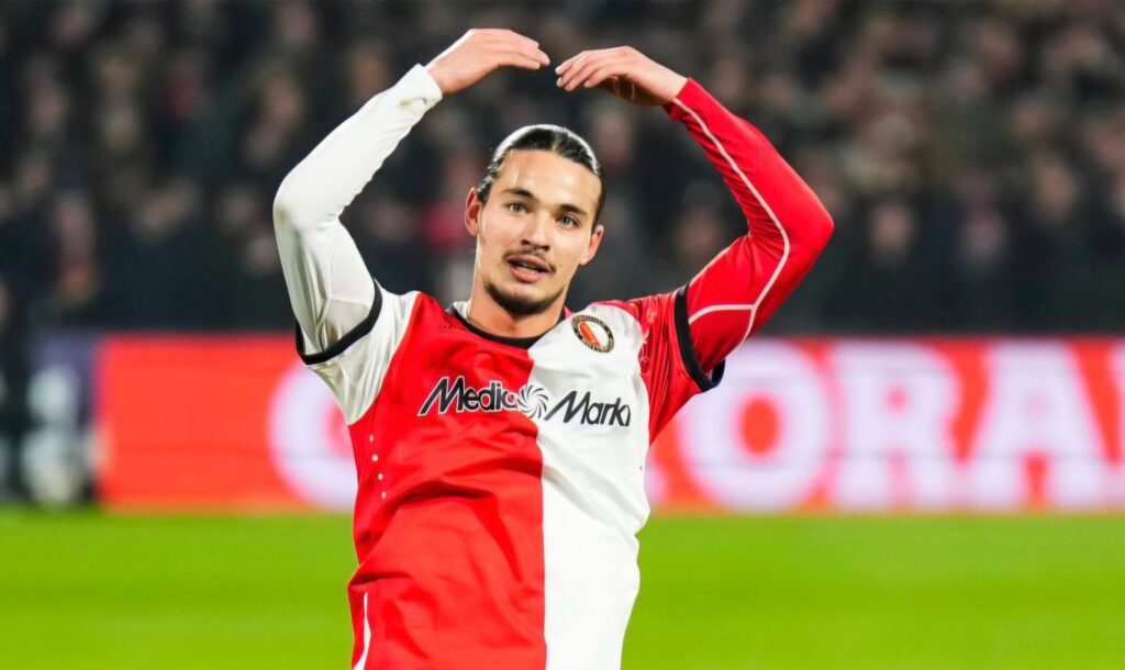 Anis Hadj Moussa écarté du groupe de Feyenoord et Al-Ittihad fait le forcing ! Anis Hadj Moussa se retrouve au cœur d’une nouvelle polémique alors que son avenir à Rotterdam demeure incertain cet été.